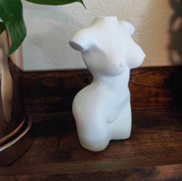 Body Statue - Picture 6 of 8